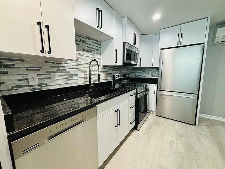 424B N Main St — Photo 4