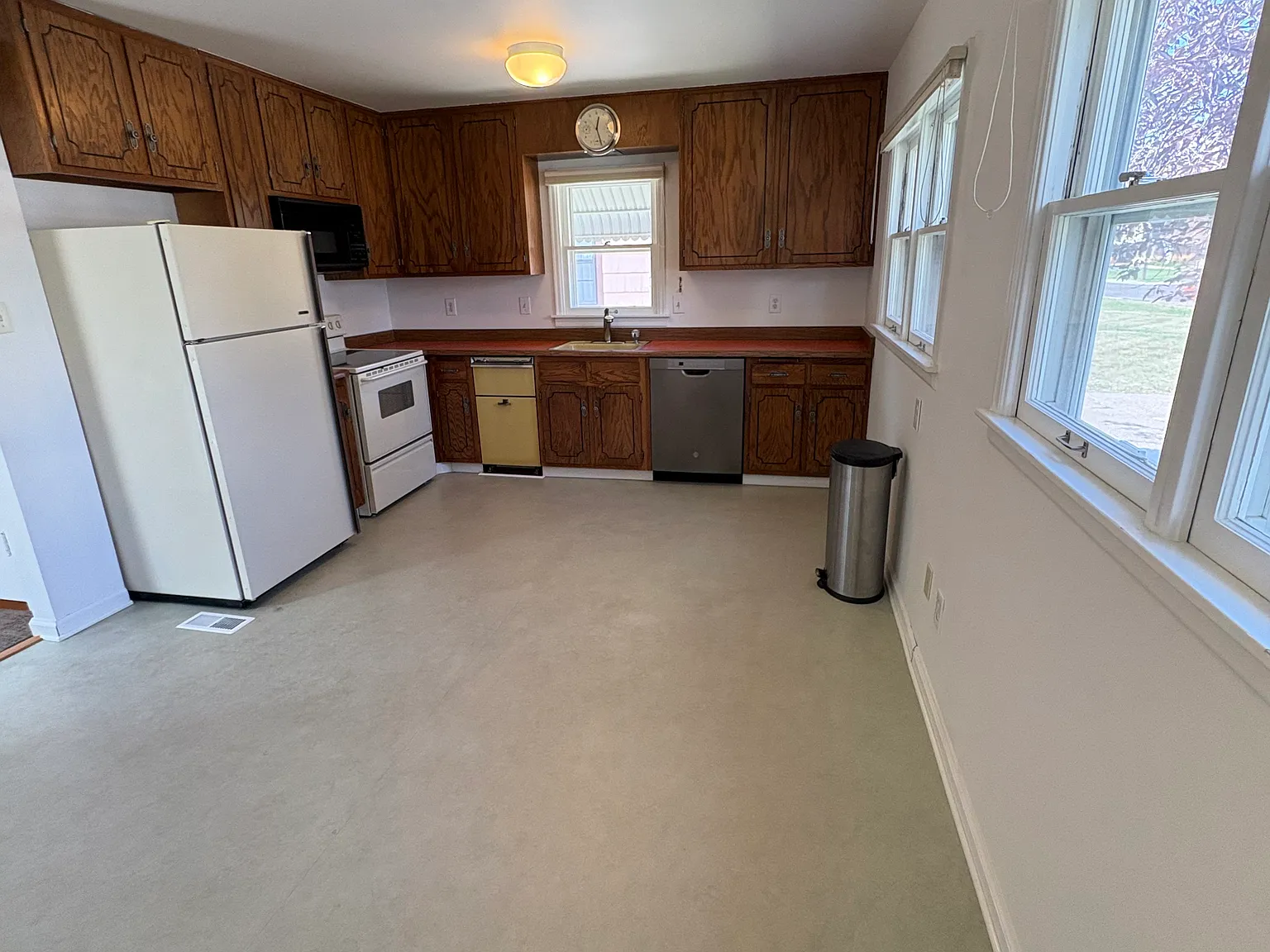 2 bed, 1200 sqft, $1,750 — Photo 3