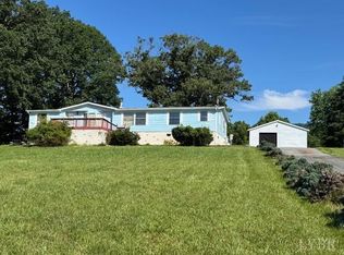 402 Mountain Meadow Dr, Vinton, VA 24179