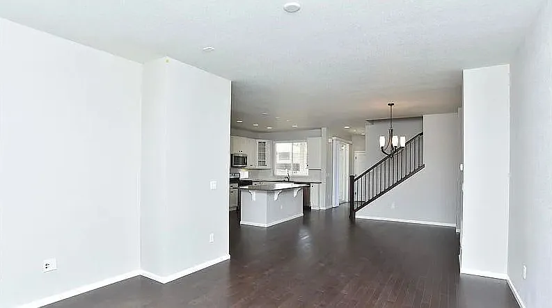 3 bed, 2596 sqft, $3,700 — Photo 3