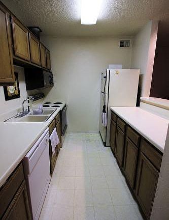 5th image of 1901 Holleman Dr #511