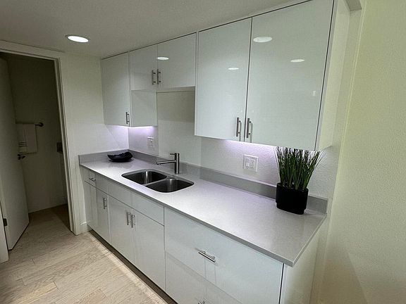5th image of 827 E COCHISE Drive #B