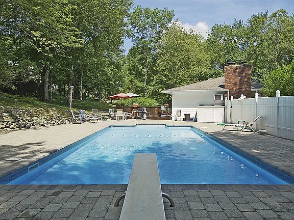 2nd image of 9 Square Woods Dr