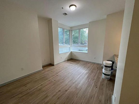 5th image of 195 Lincoln Ave #105A