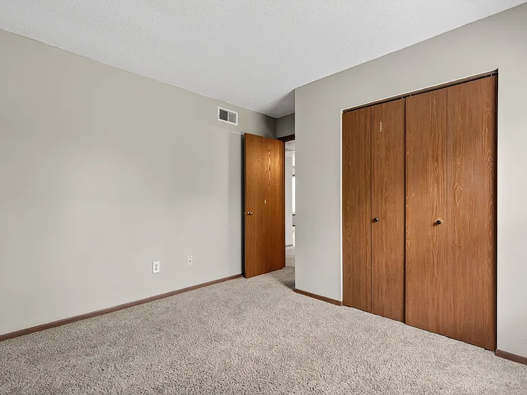 Woodhue Apartments — Photo 22