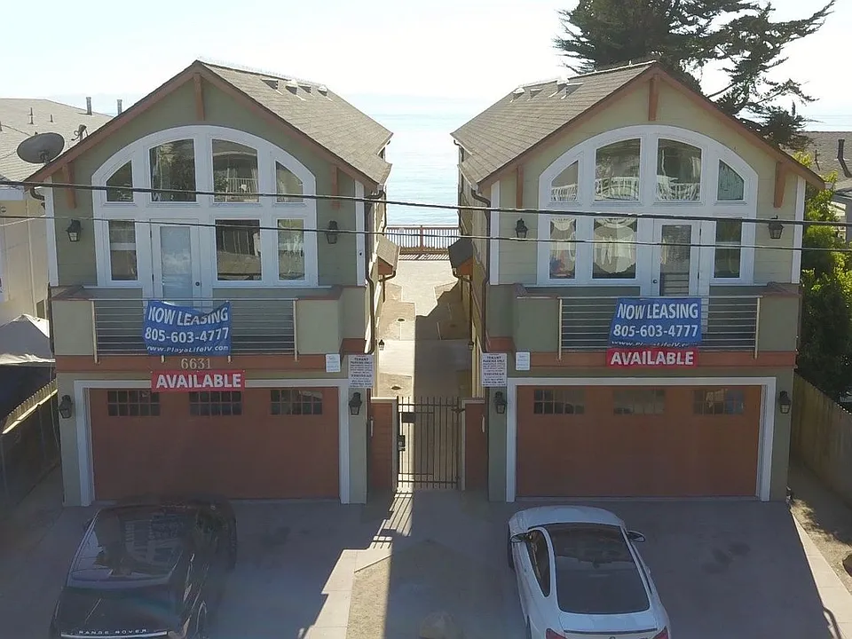 6633 Del Playa Dr