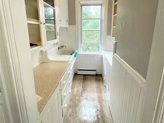 3rd image of 82-84 Huron St #3