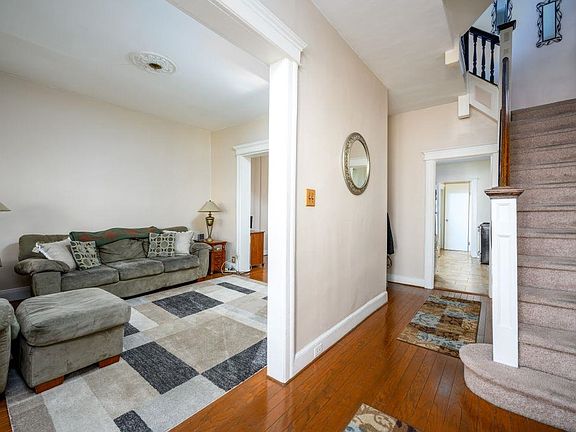 5th image of 255 Jewett Ave