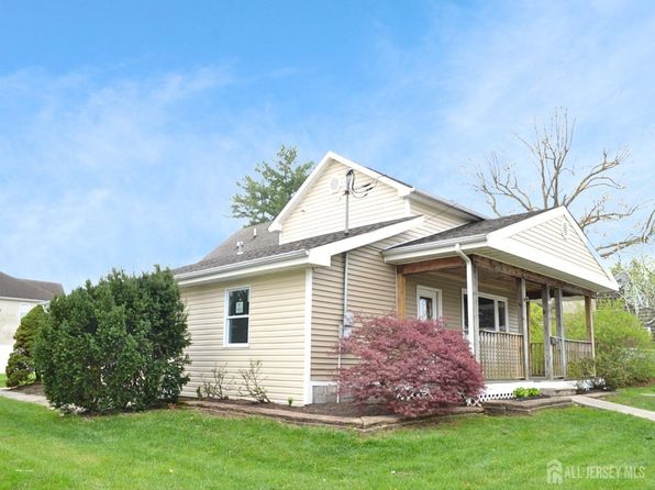 13 Lasatta Ave, Englishtown, NJ 07726