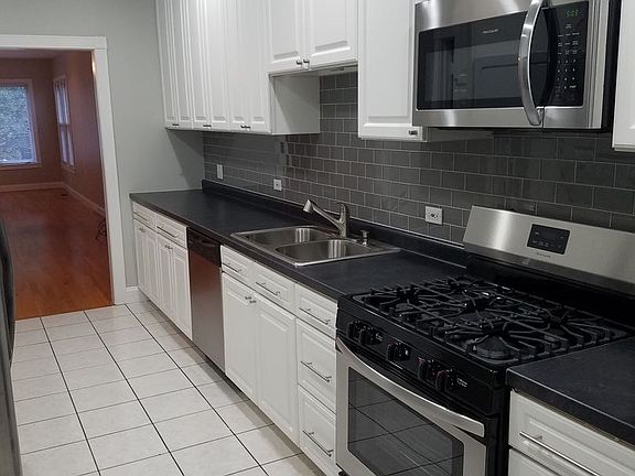 4th image of 3022 N Oakley Ave APT 1