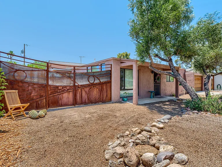 2626 E Hedrick Dr — Photo 11