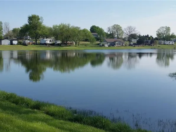 70 Porcupine Path, Linn Valley, KS 66040