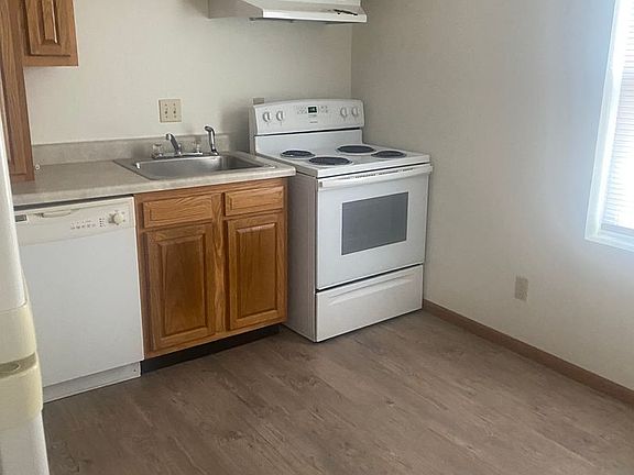 4th image of 701-725 Broadway St #717