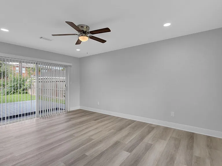 3327 Wentworth St — Photo 14