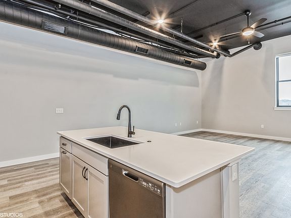 4th image of 941 E 2nd Ave #210