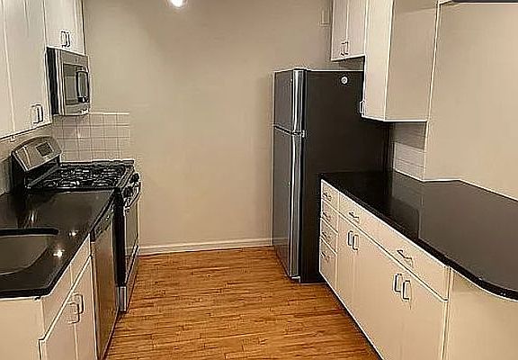 5th image of 190 E 7th St APT 102