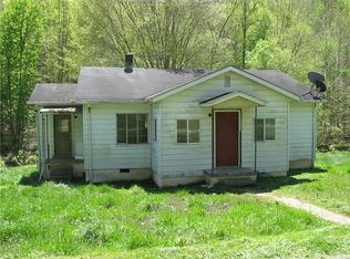 986 Angel Fork Rd, Saint Albans, WV 25177