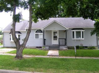 211 Kansas Ave, Hiawatha, KS 66434