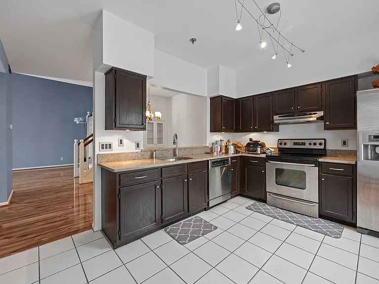 321 Duke St — Photo 10