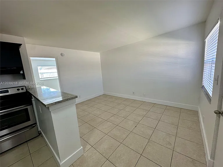 101 NE 41st St #G117 — Photo 3