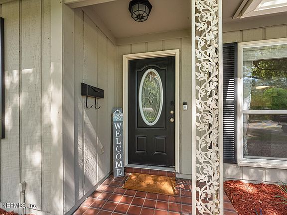 3rd image of 10737 CLYDESDALE Drive E