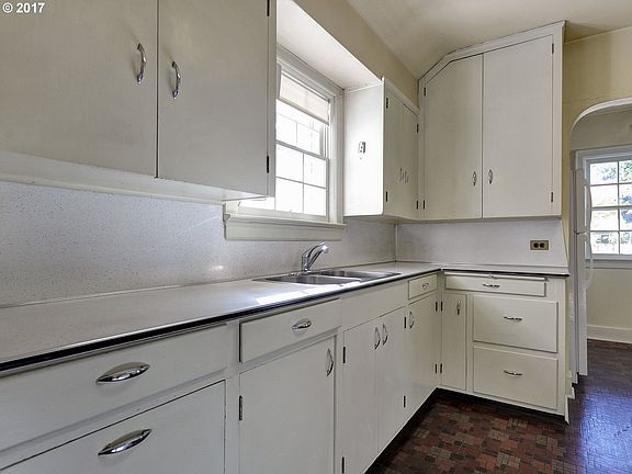 5th image of 854 N 1st Ave