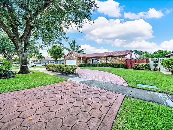 5th image of 9693 NW 28th St