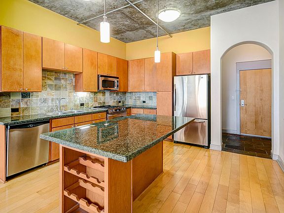 5th image of 840 E Green St Unit 230