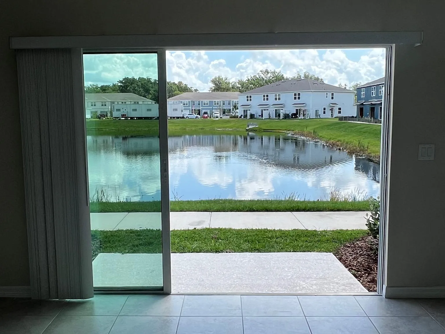 3 bed, 2.5 bath, 1699 sqft, $2,300 — Photo 3