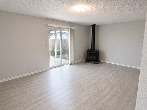 4th image of 1720 Birchwood Ln