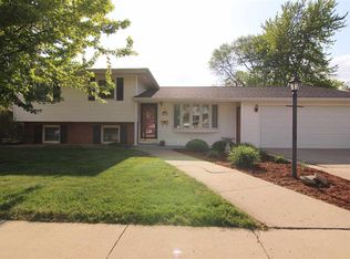 2405 Royal Dr, Cedar Falls, IA 50613