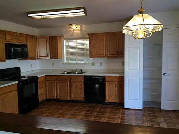 Nice kitchen with a cozy dining area for your family