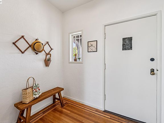 4th image of 467 Santa Clara Ave