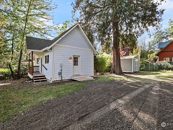 2nd image of 18511 4th Avenue NE
