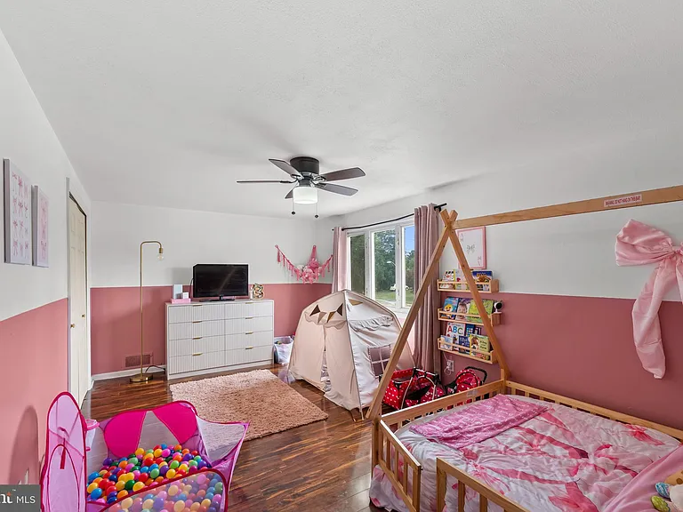 103 Holbrook Ln — Photo 25
