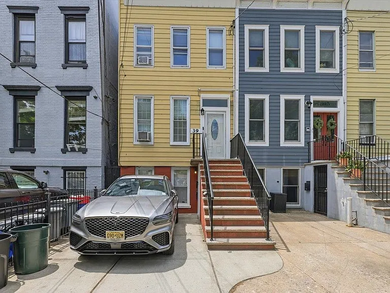 39 Waverly St #1 — Photo 17