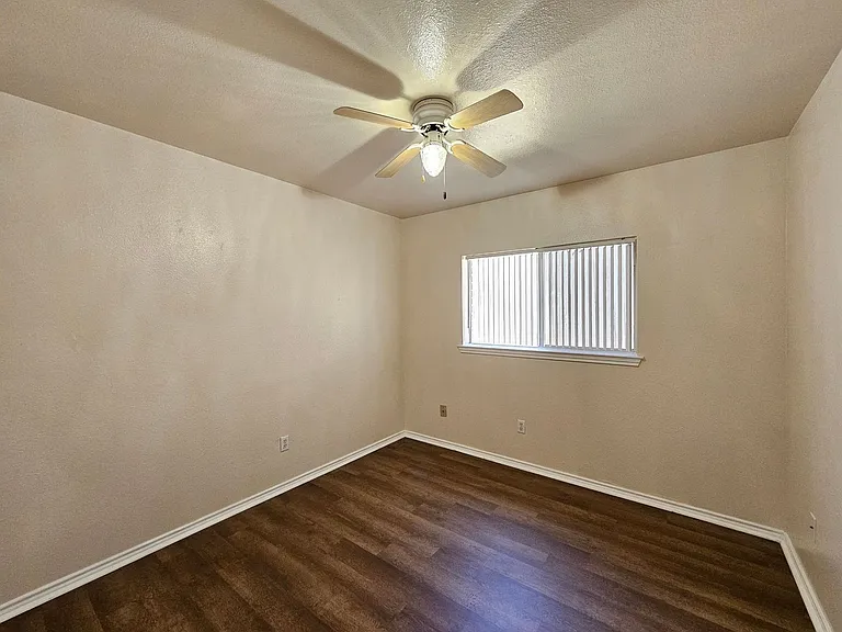 602 Delmar Dr — Photo 19