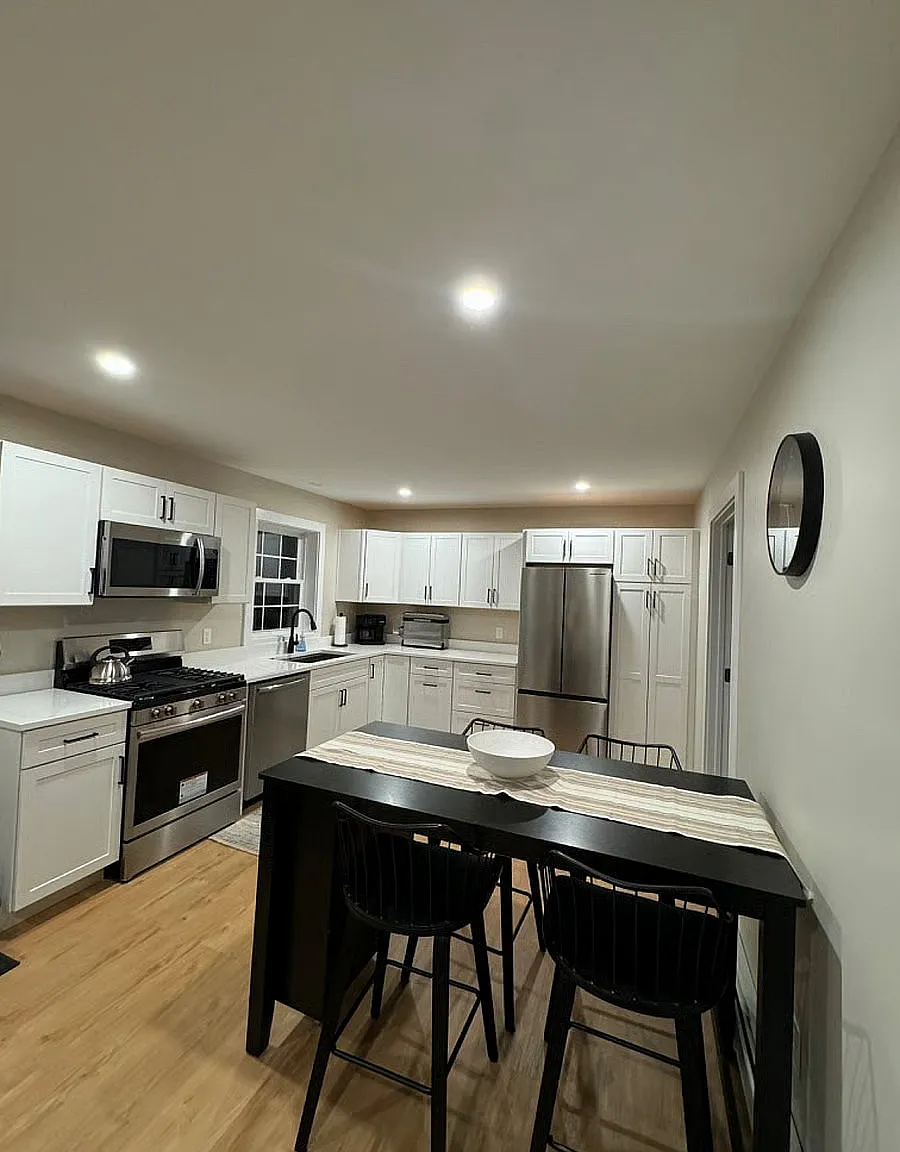 1 bed, 950 sqft, $2,500 — Photo 3