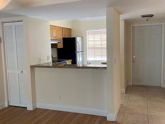 2nd image of 1105 Lake Shore Dr APT 203