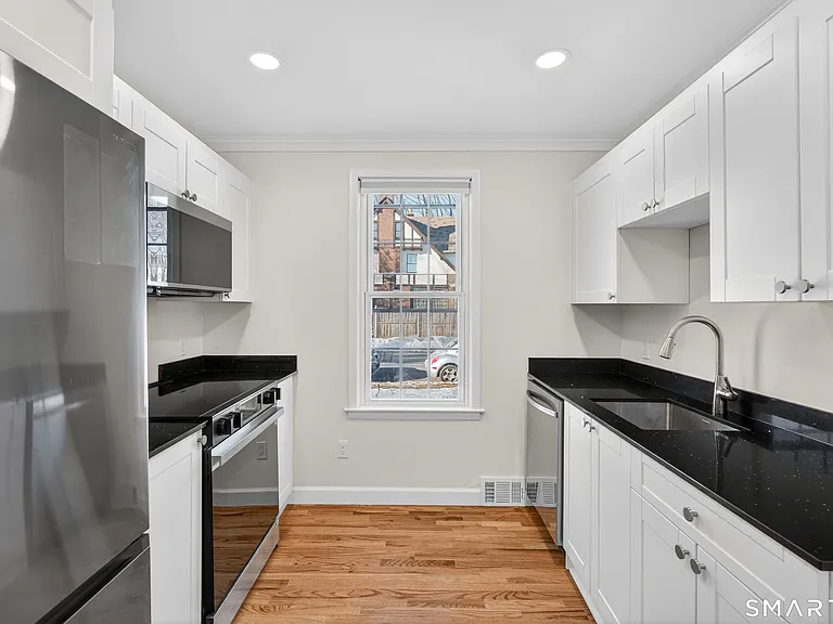 195 Laurel Pl — Photo 2
