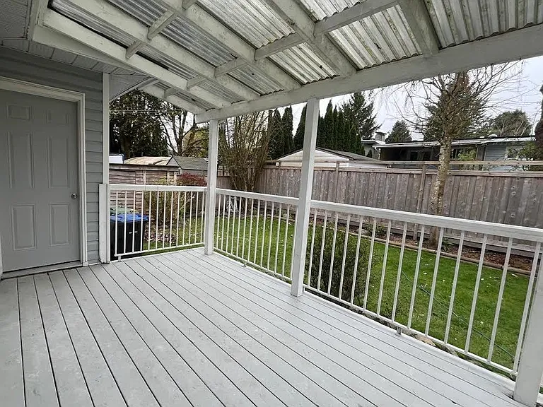 3568 Handley Cres — Photo 2