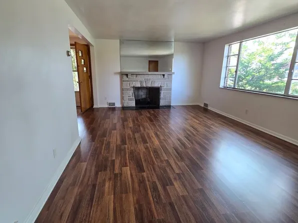 Center Ave, 1400 Center Ave Floor 2, New Kensington, PA 15068