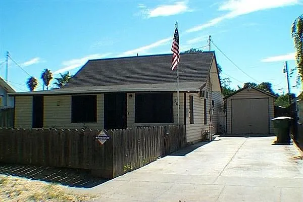 309 S 5th St photo 1