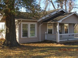 712 S 3rd St, Hugo, OK 74743