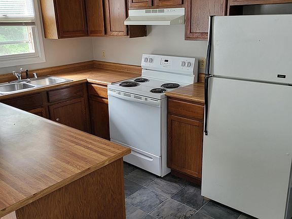 2nd image of 1657 Foxhaven Ct #8
