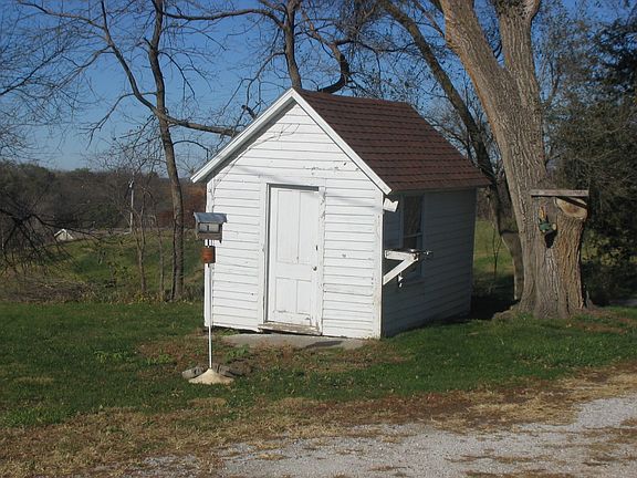 5th image of 24805 Moon Ave
