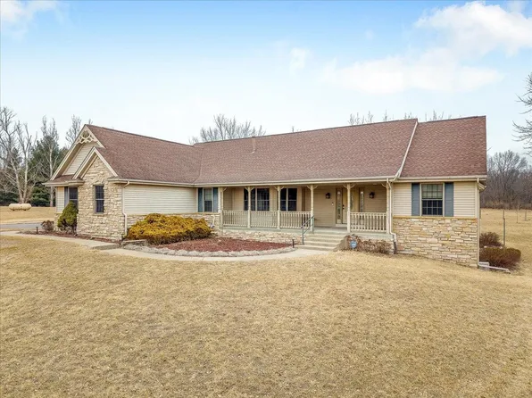 754 E Equestrian Pointe Dr, Oregon, IL 61061