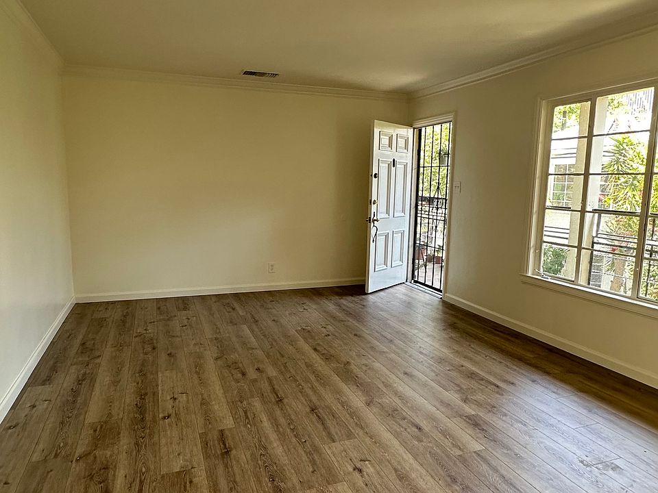 spacious livingroom