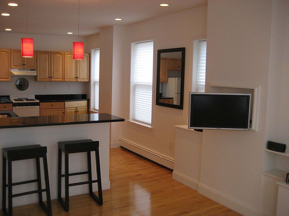 1st image of 105-107 Gore St #105-3