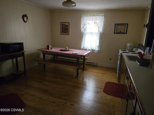 29 S Market St, Selinsgrove, PA 17870
